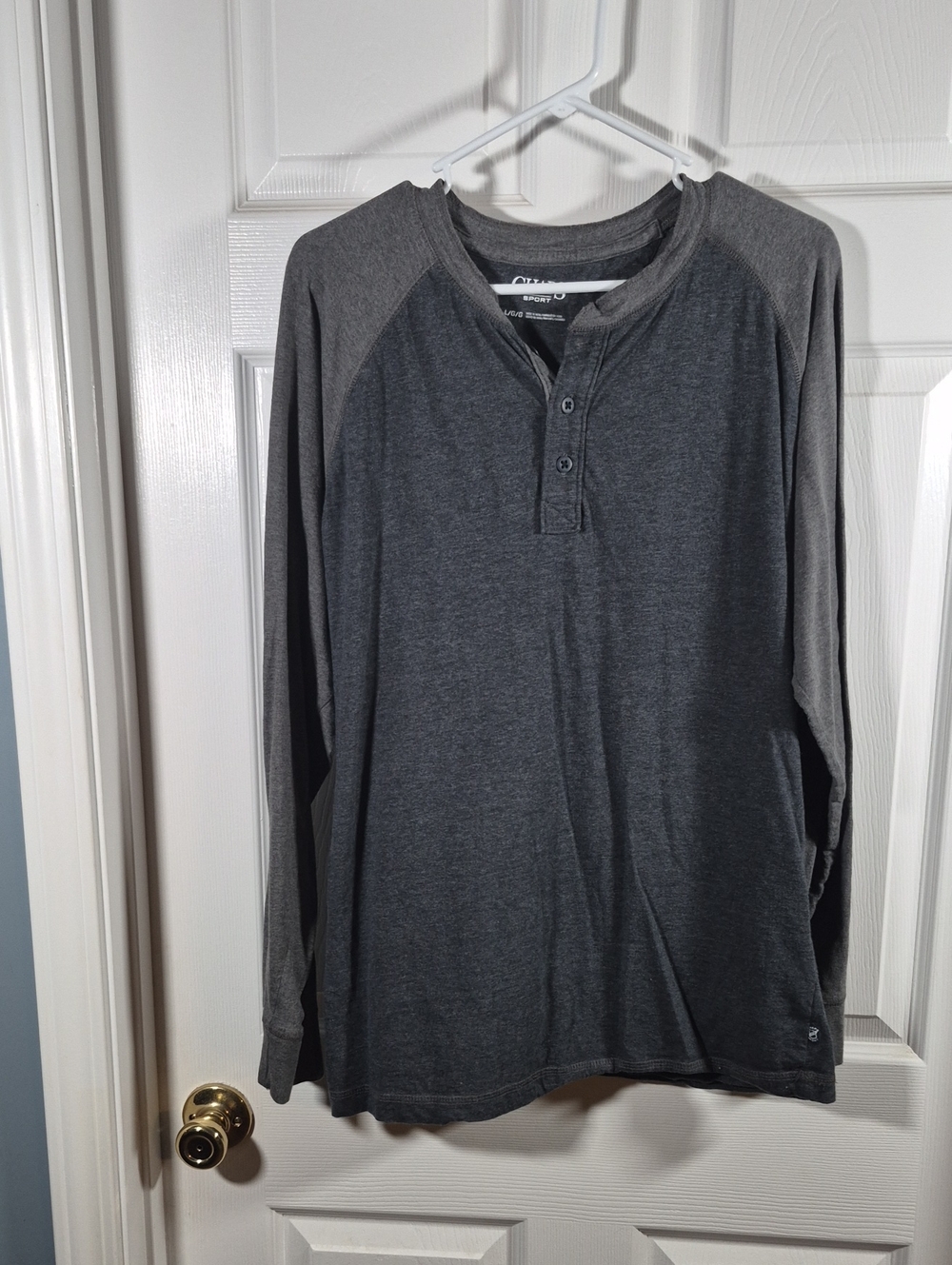 Chaps Two-Tone Dark Gray Henley Long-Sleeve Shirt